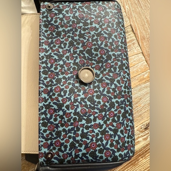 Coach Reversible - Picture 13 of 17